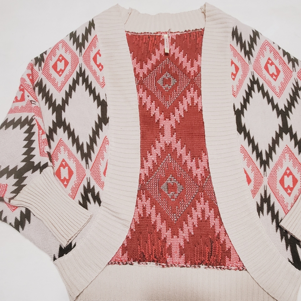 Cream and Peach Long Sleeve Aztec Print Size Small